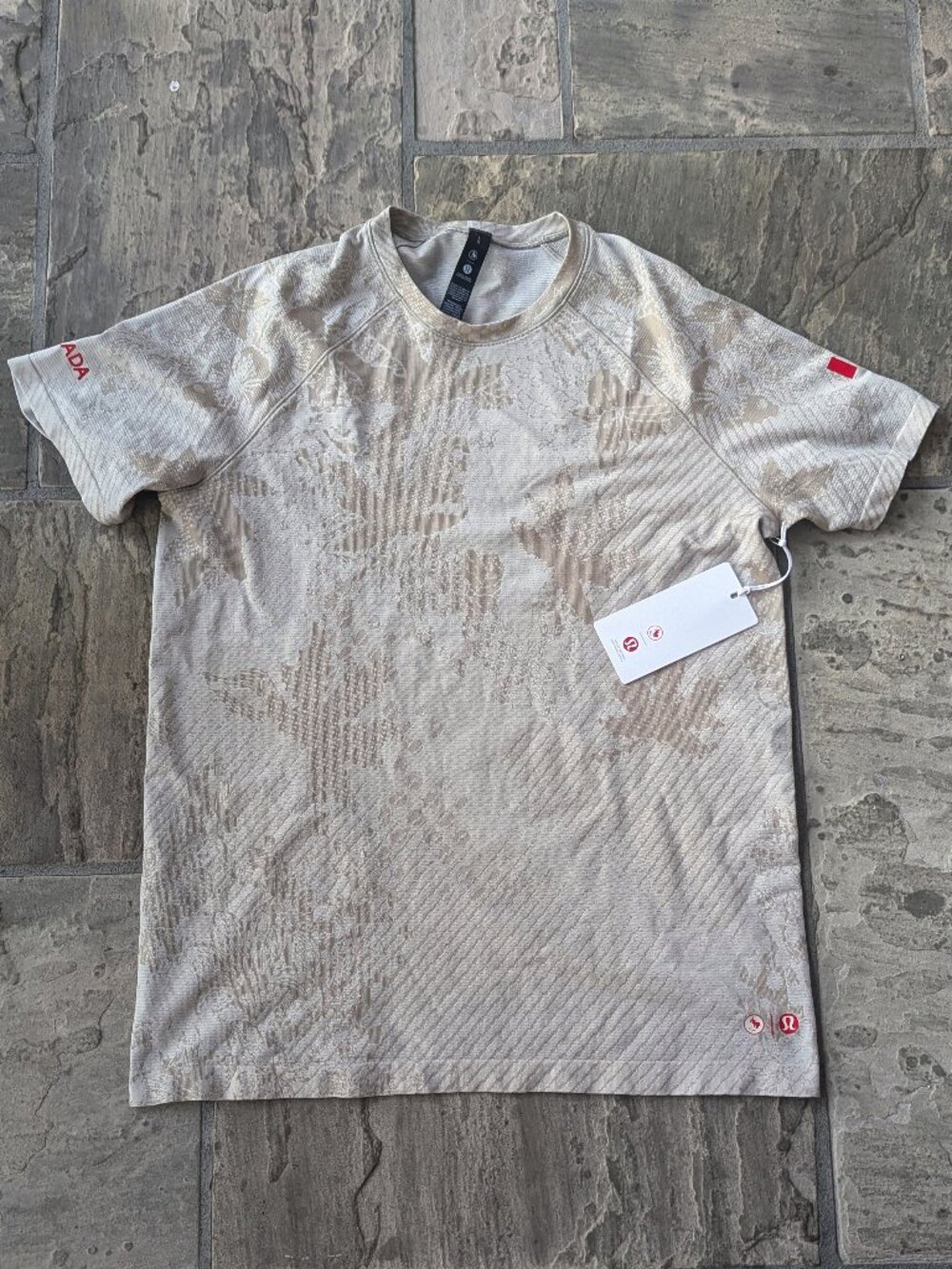 Lululemon Team Canada Men’s Metal Vent Tech Short Sleeve Shirt (LARGE) *NEW*